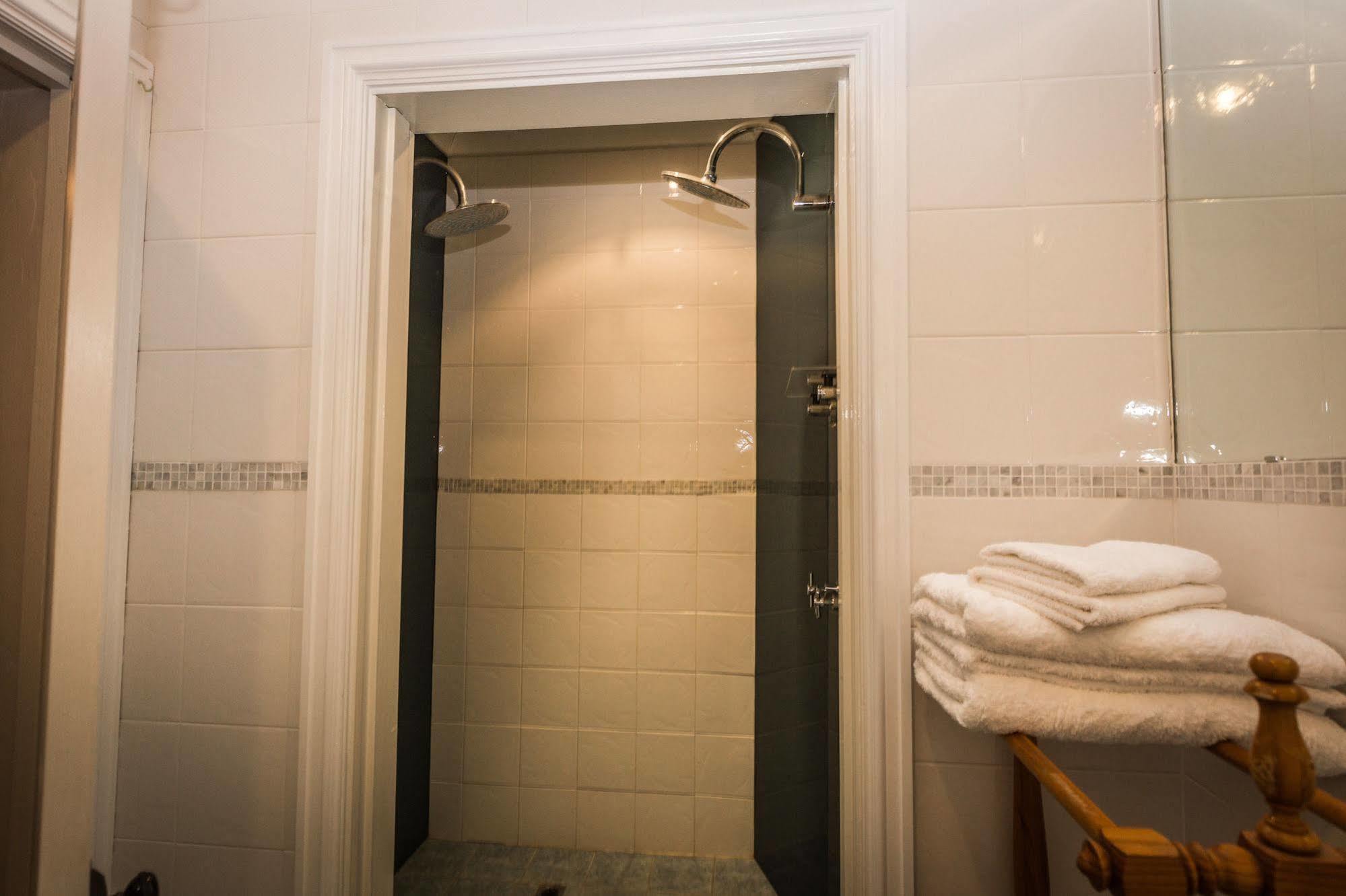 Suites On Avon York Εξωτερικό φωτογραφία